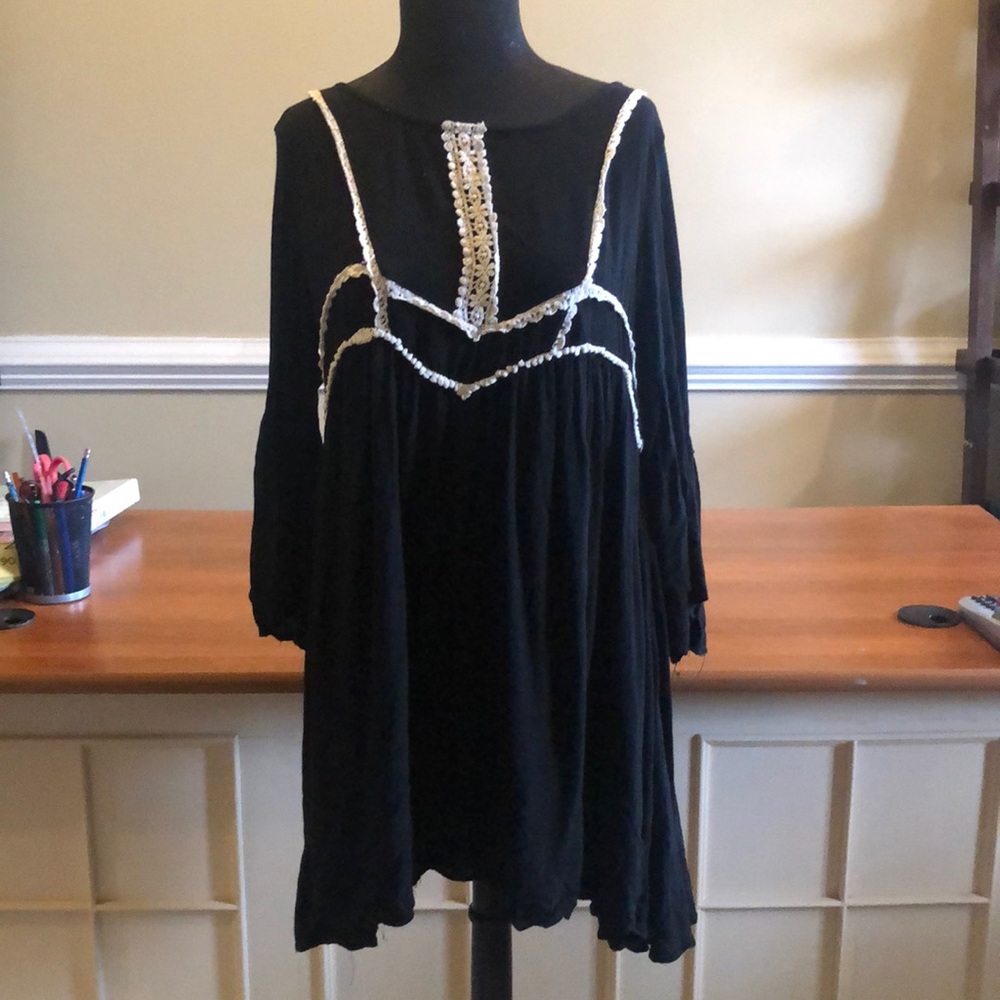 Black loosefitting top